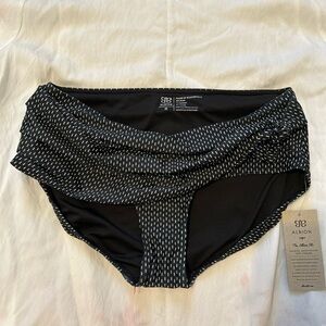 Albion Fit Simone Bottoms in Midnight Dash (M) NWT